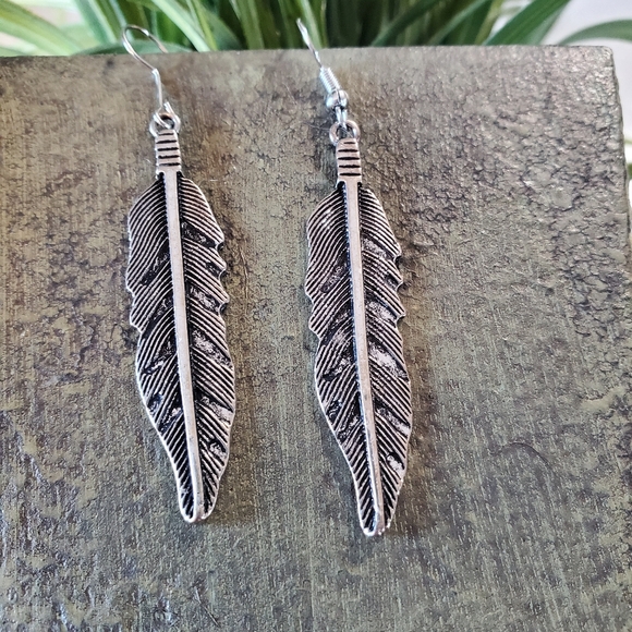 Silver Tone Feather Dangle Earrings 💥3 for $12💥 - Picture 8 of 12